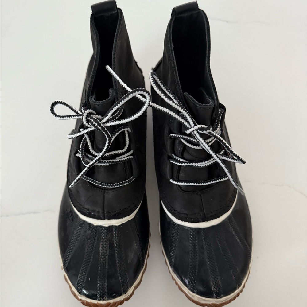 Sorel Black and White Rubber Boots